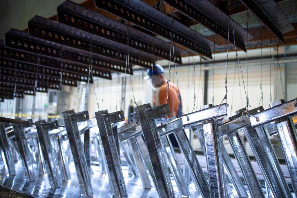 Blechbarbeitung bei Firma Ha-Be mit Werkerführung