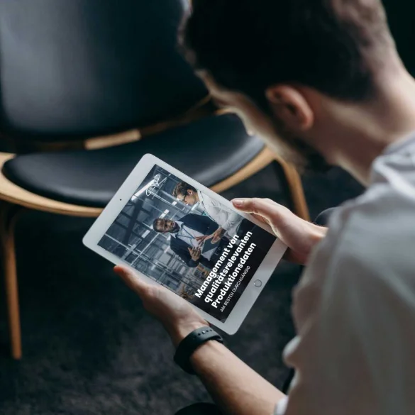 CSP Whitepaper in einem Tablet